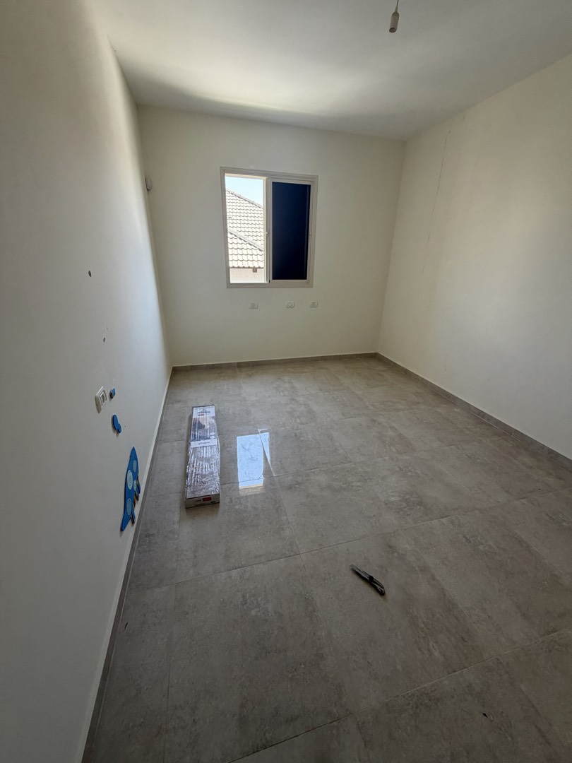 ניזאר תאיה — עבודה 4